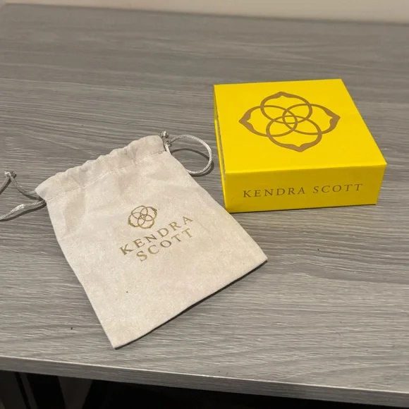 Kendra Scott Gold Infinity Necklace - Picture 4 of 5